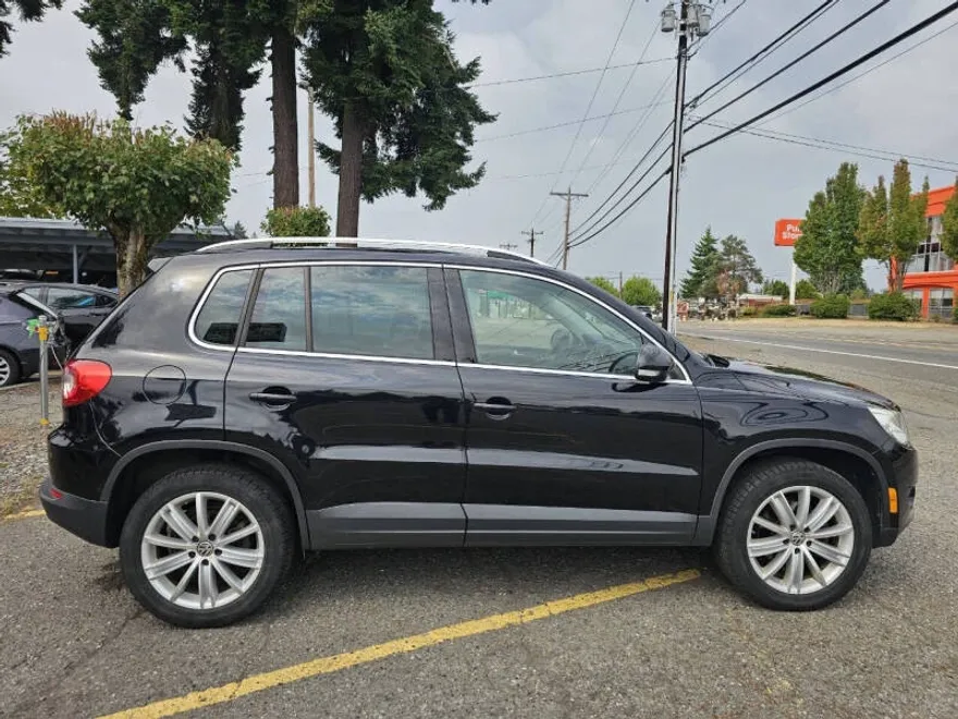 2011 Volkswagen Tiguan SE photo 1