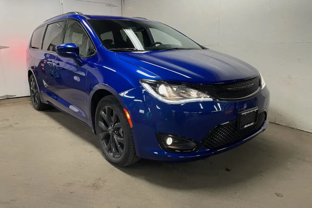 2020 Chrysler Pacifica Touring Plus photo 1