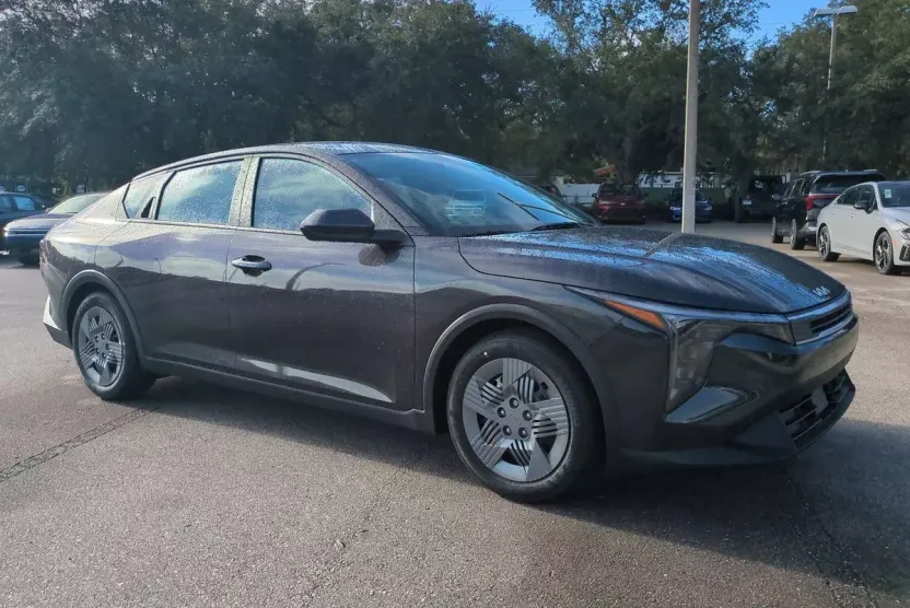 2025 Kia K4 LX photo 1