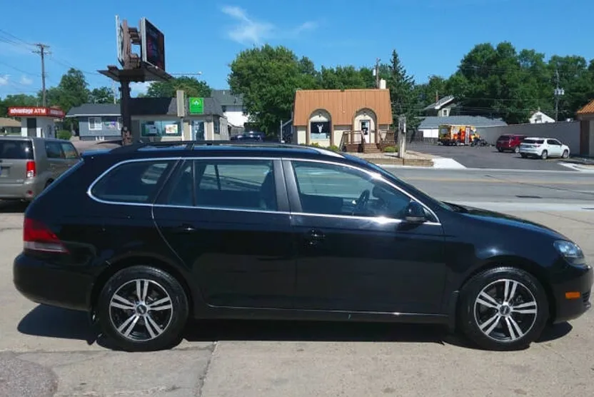 2012 Volkswagen Jetta SportWagen TDI photo 1