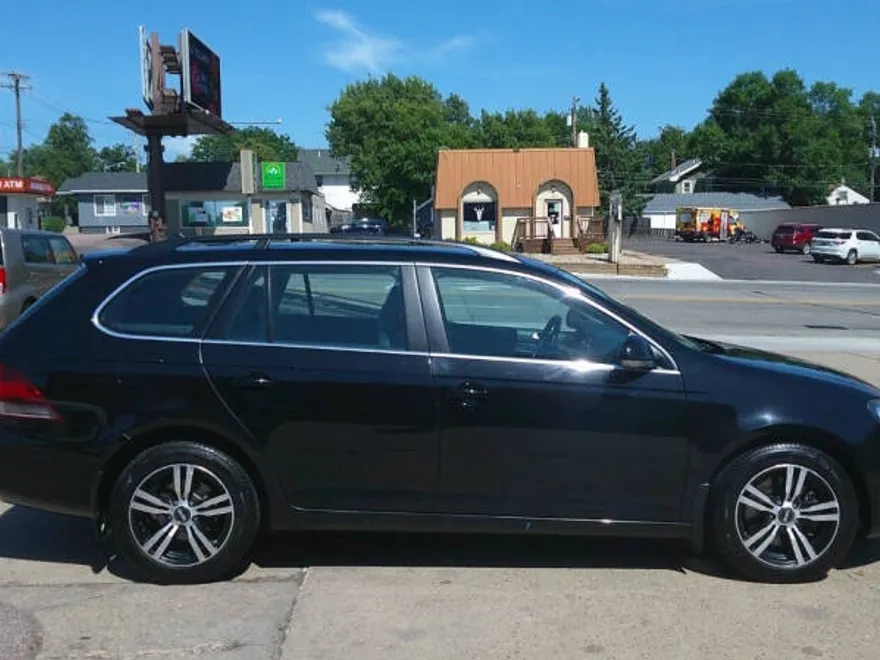 2012 Volkswagen Jetta SportWagen TDI photo 1