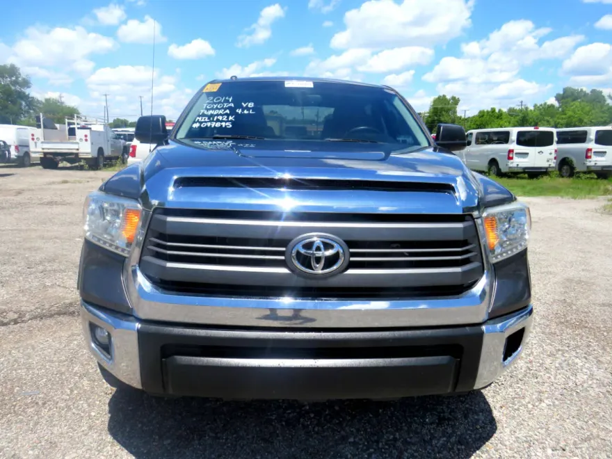 2014 Toyota Tundra SR5 CrewMax photo 1