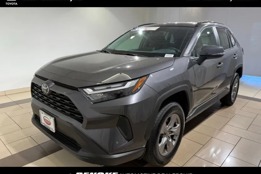 2024 Toyota RAV4 XLE photo 1