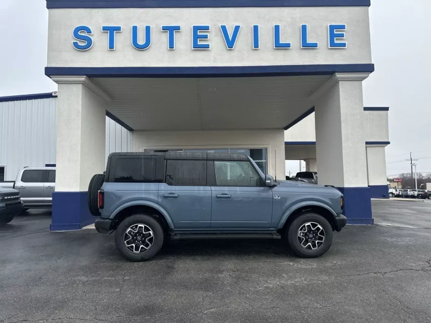 2024 Ford Bronco Outer Banks photo 1