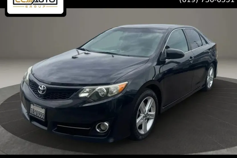 2013 Toyota Camry SE photo 1