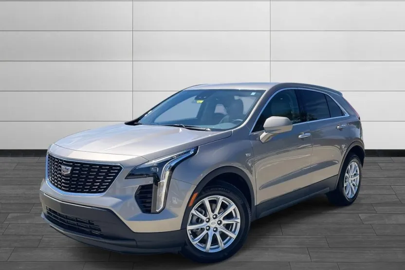 2023 Cadillac XT4 Luxury photo 1