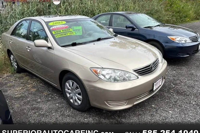 2005 Toyota Camry LE photo 1
