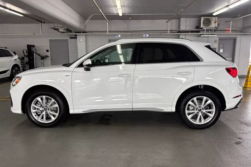 2025 Audi Q3 S line Premium photo 1