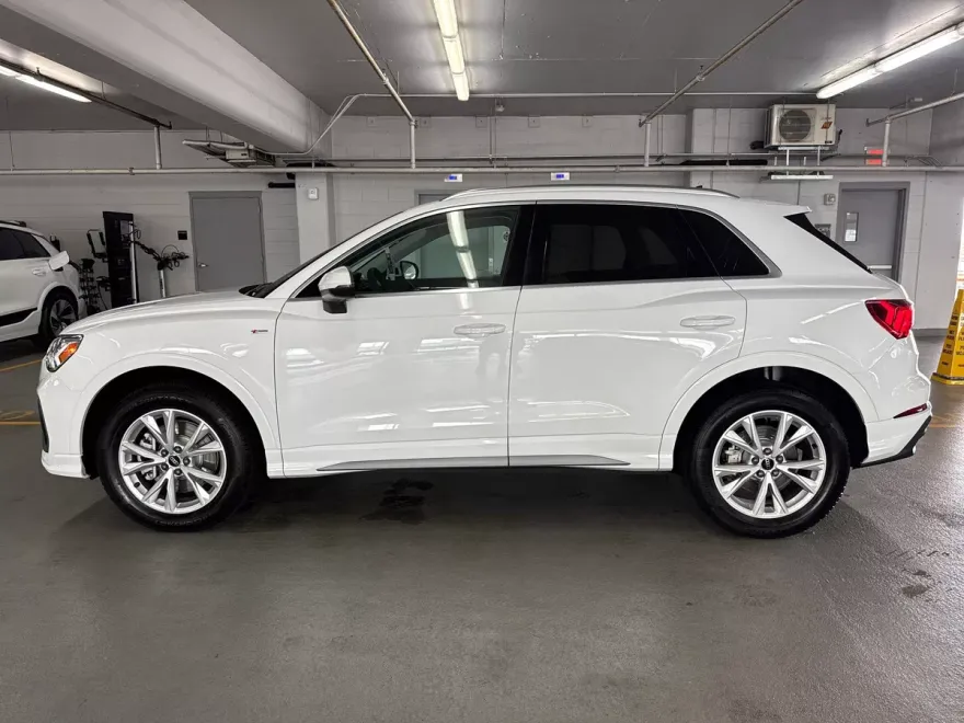 2025 Audi Q3 S line Premium photo 1