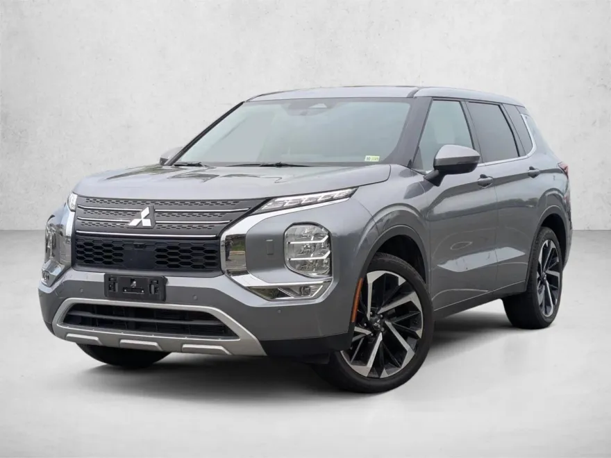 2023 Mitsubishi Outlander SE photo 1