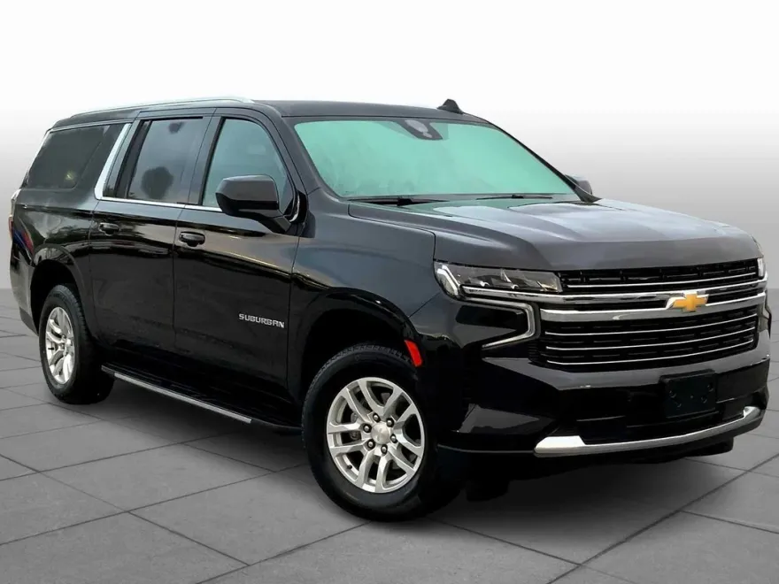 2023 Chevrolet Suburban LT photo 1