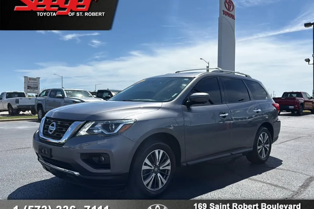 2017 Nissan Pathfinder SL photo 1