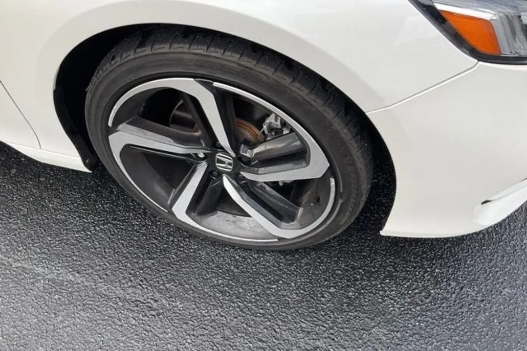 2018 Honda Accord Sport 2.0T photo 1