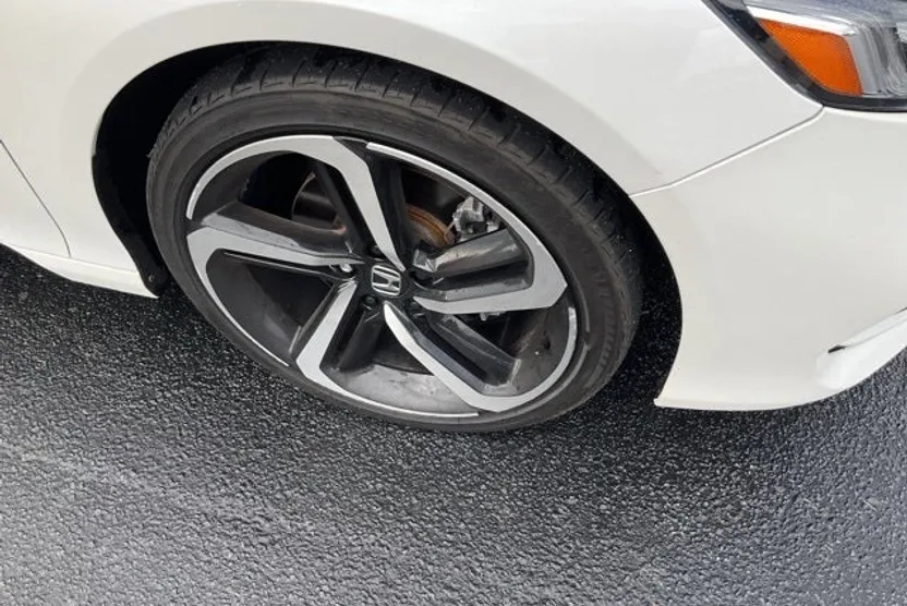 2018 Honda Accord Sport 2.0T photo 1
