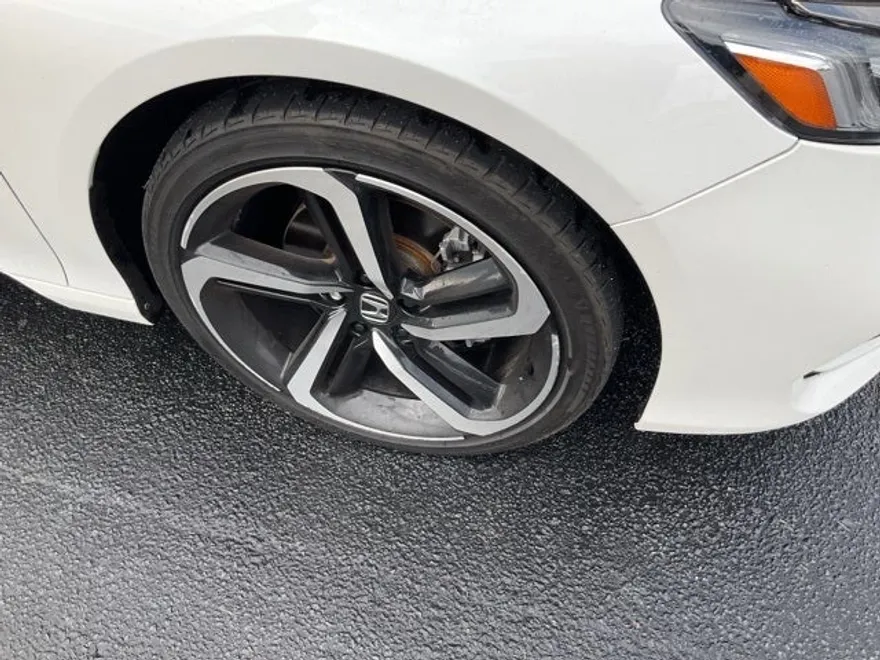 2018 Honda Accord Sport 2.0T photo 1