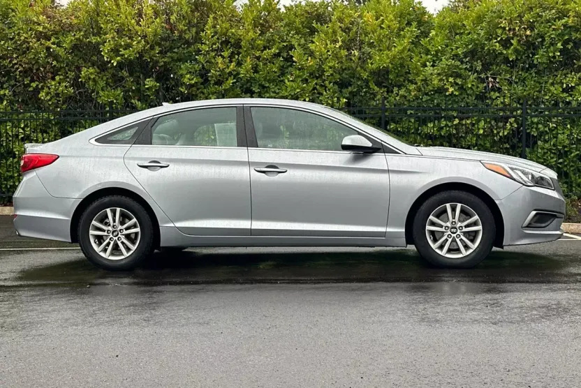 2016 Hyundai Sonata SE photo 1