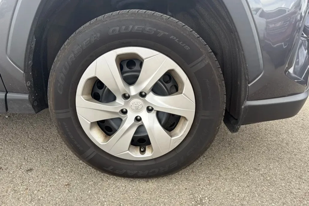 2021 Toyota RAV4 LE Sport photo 1