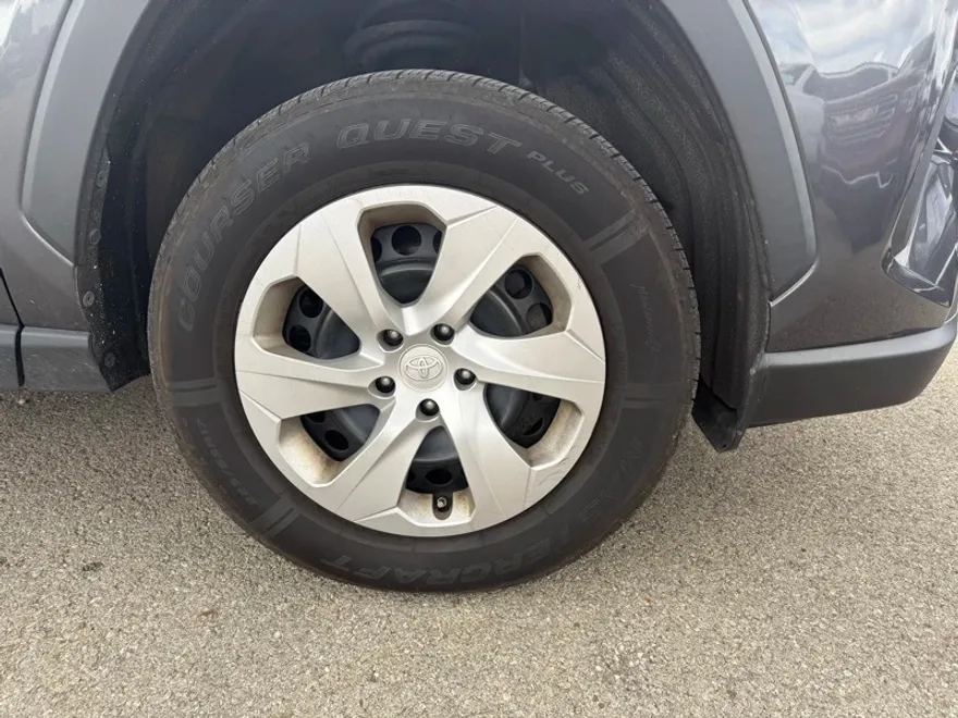 2021 Toyota RAV4 LE Sport photo 1