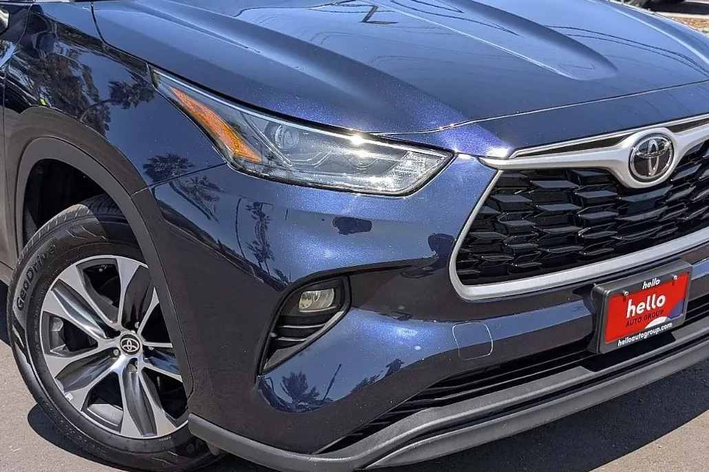 2022 Toyota Highlander XLE photo 1