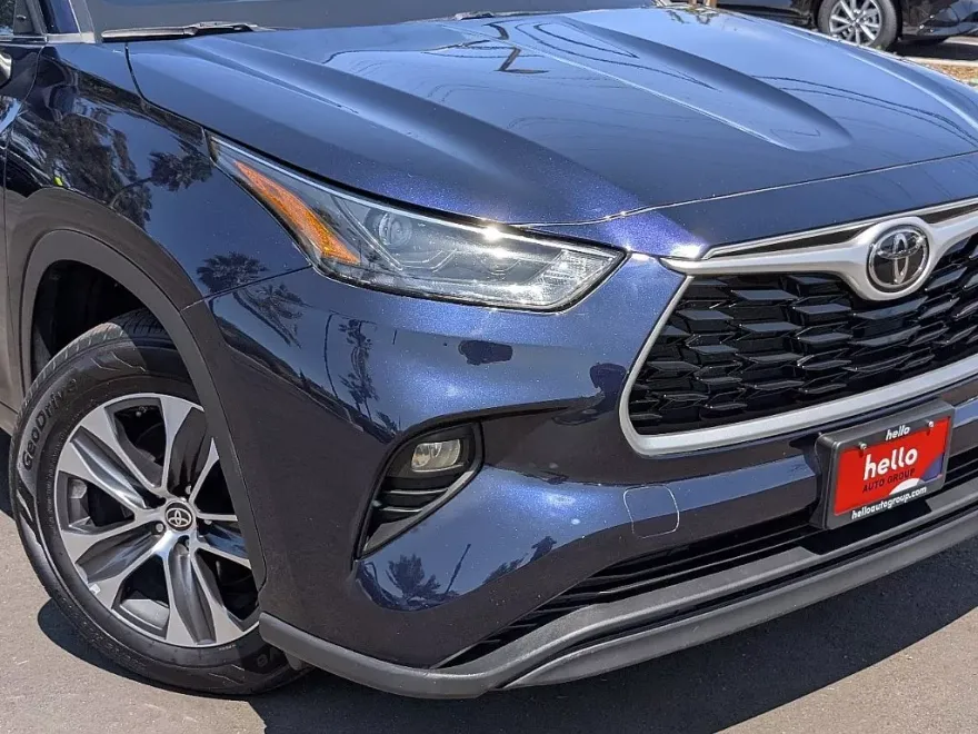 2022 Toyota Highlander XLE photo 1
