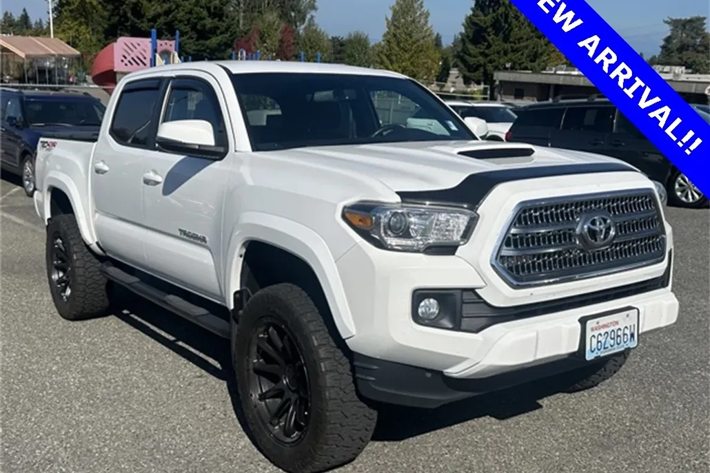 2017 Toyota Tacoma TRD Sport photo 1