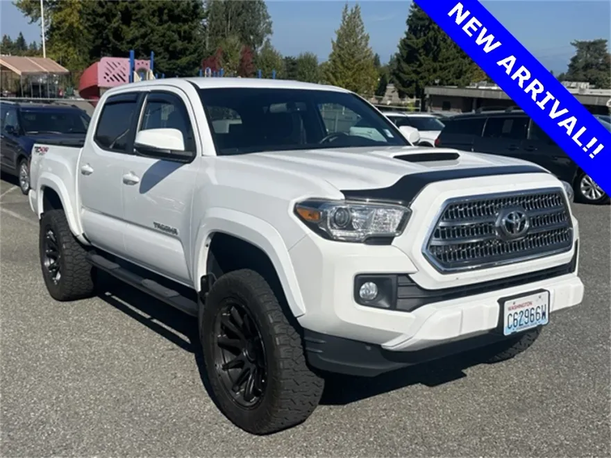 2017 Toyota Tacoma TRD Sport photo 1