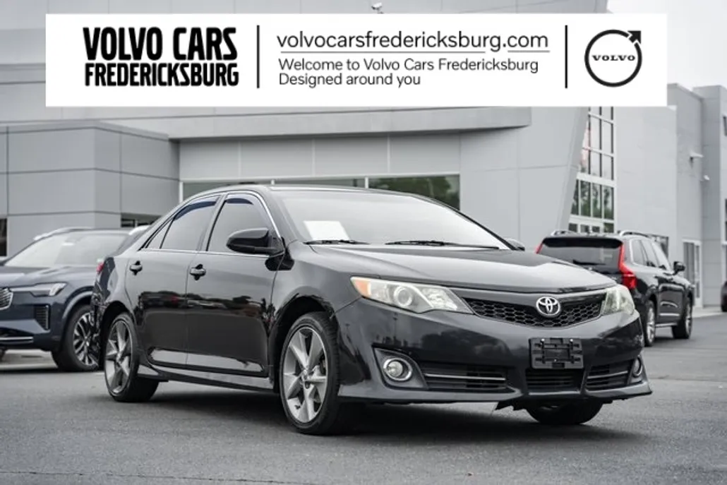 2014 Toyota Camry SE photo 1