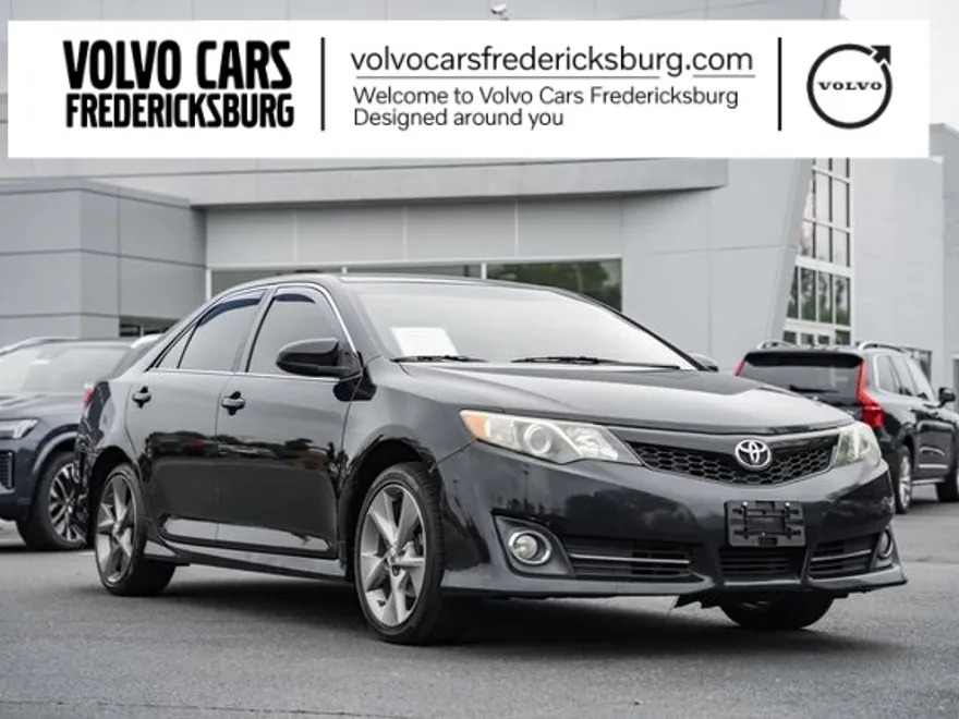 2014 Toyota Camry SE photo 1