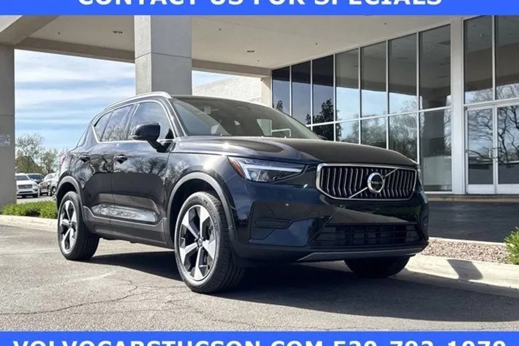 2025 Volvo XC40 Core photo 1