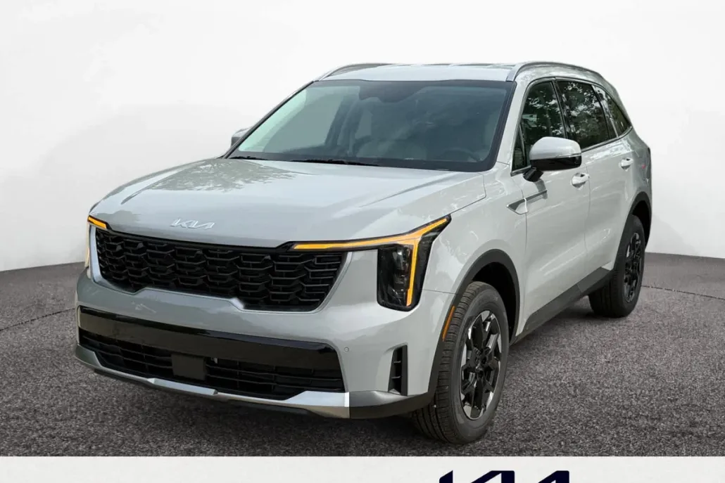 2025 Kia Sorento S photo 1