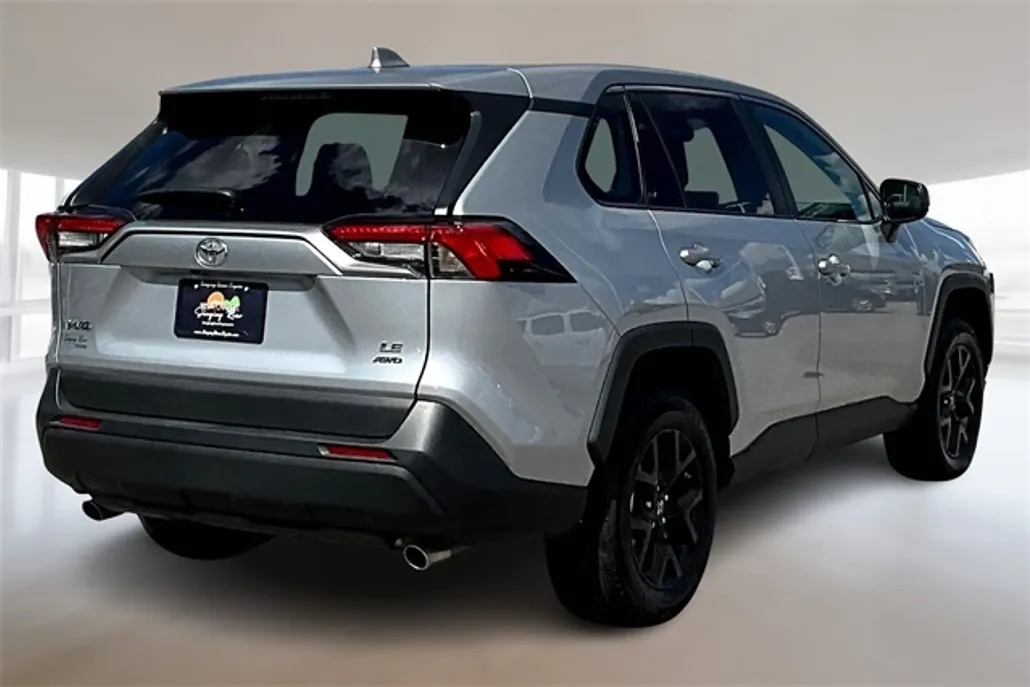 2024 Toyota RAV4 LE photo 1