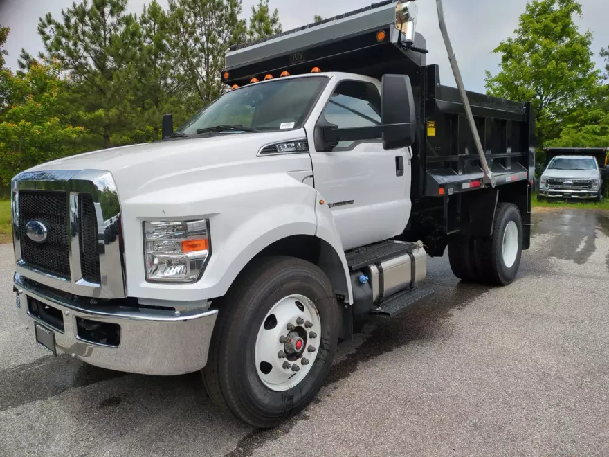 2026 Ford F-750 photo 1