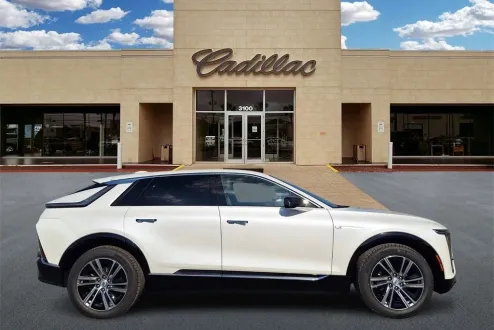 2025 Cadillac Lyriq Luxury photo 2