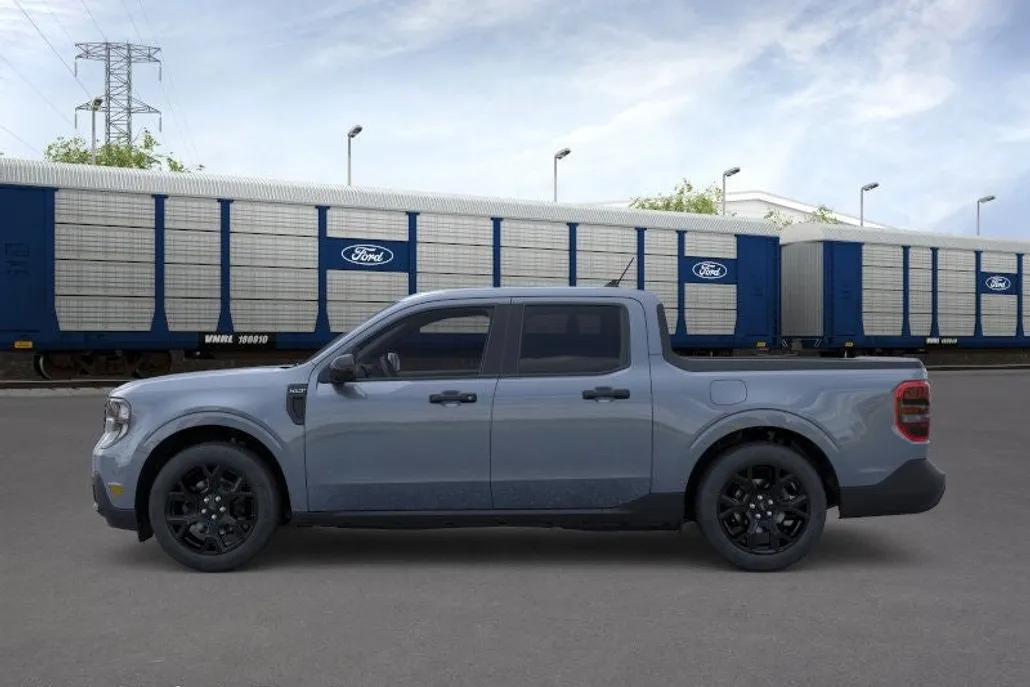 2025 Ford Maverick XLT photo 1