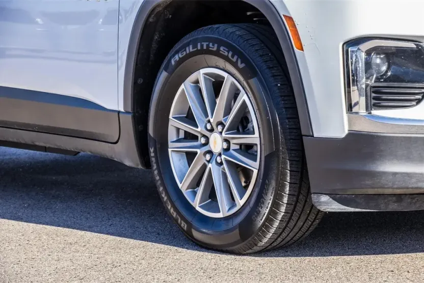 2023 Chevrolet Traverse 1LT photo 1