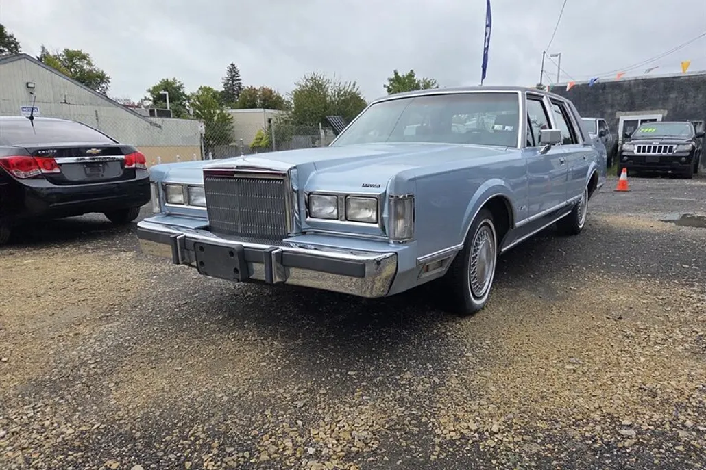 1988 Lincoln Town Car Executive photo 1