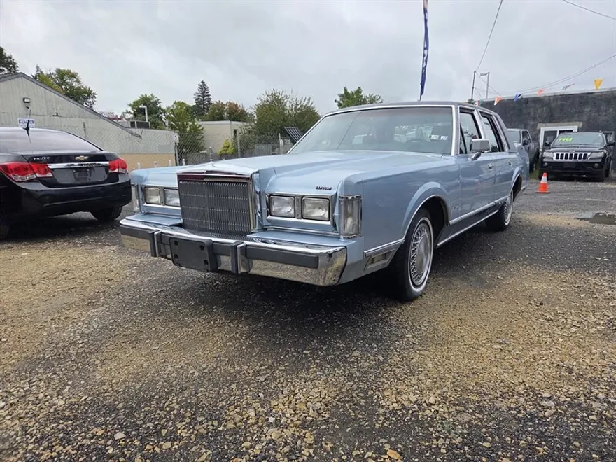 1988 Lincoln Town Car Executive photo 1