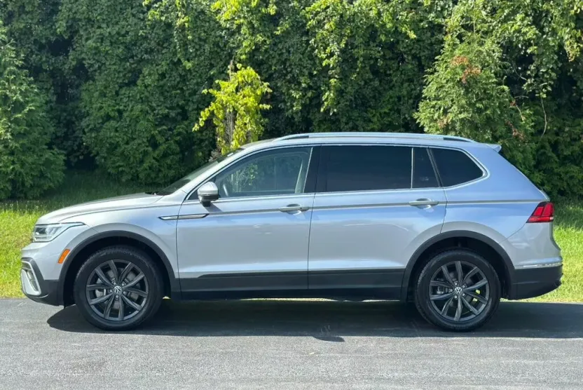 2024 Volkswagen Tiguan SE photo 1