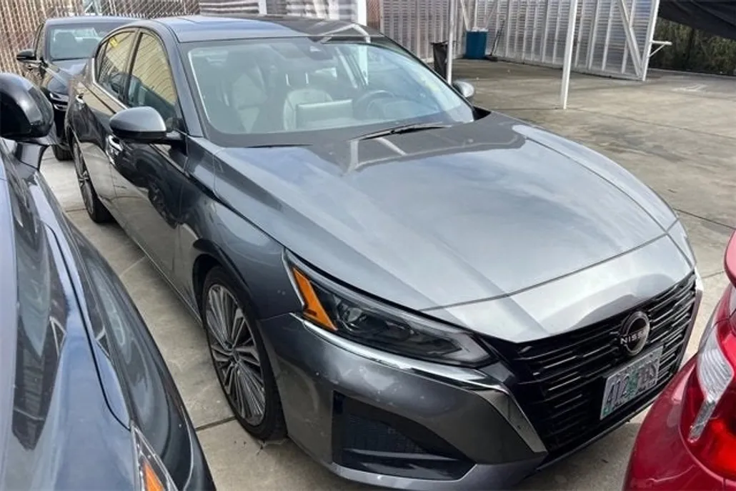 2023 Nissan Altima 2.5 SL photo 1