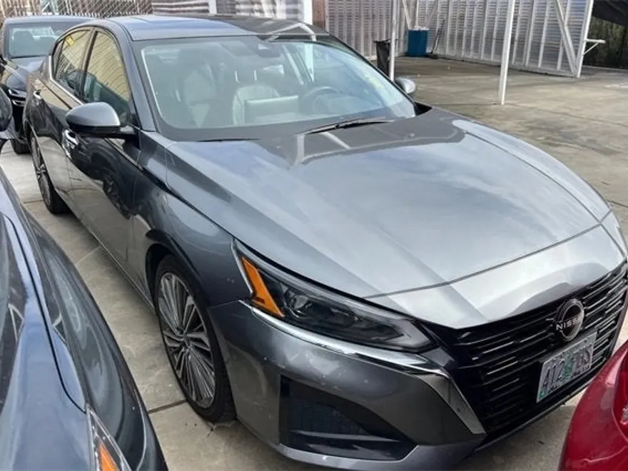 2023 Nissan Altima 2.5 SL photo 1