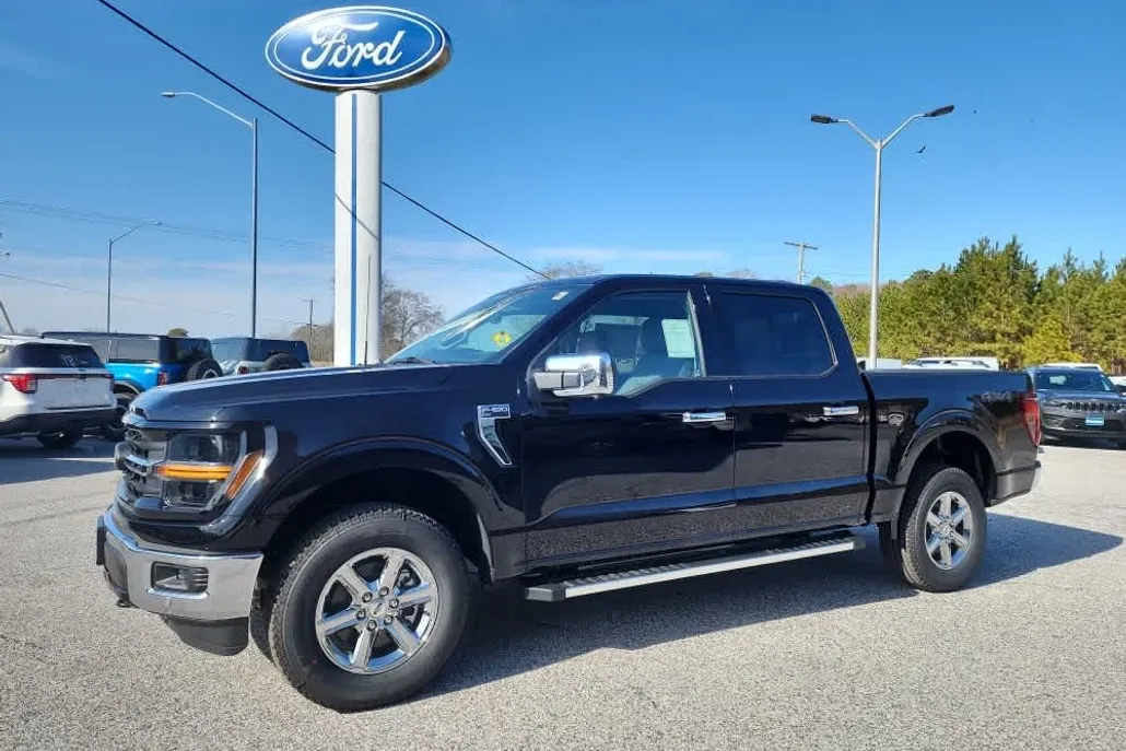 2025 Ford F-150 XLT photo 1