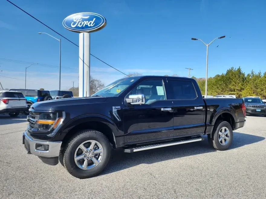 2025 Ford F-150 XLT photo 1