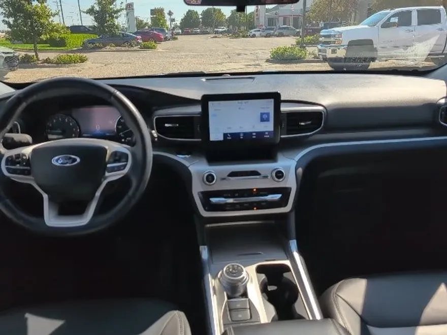 2022 Ford Explorer XLT photo 1