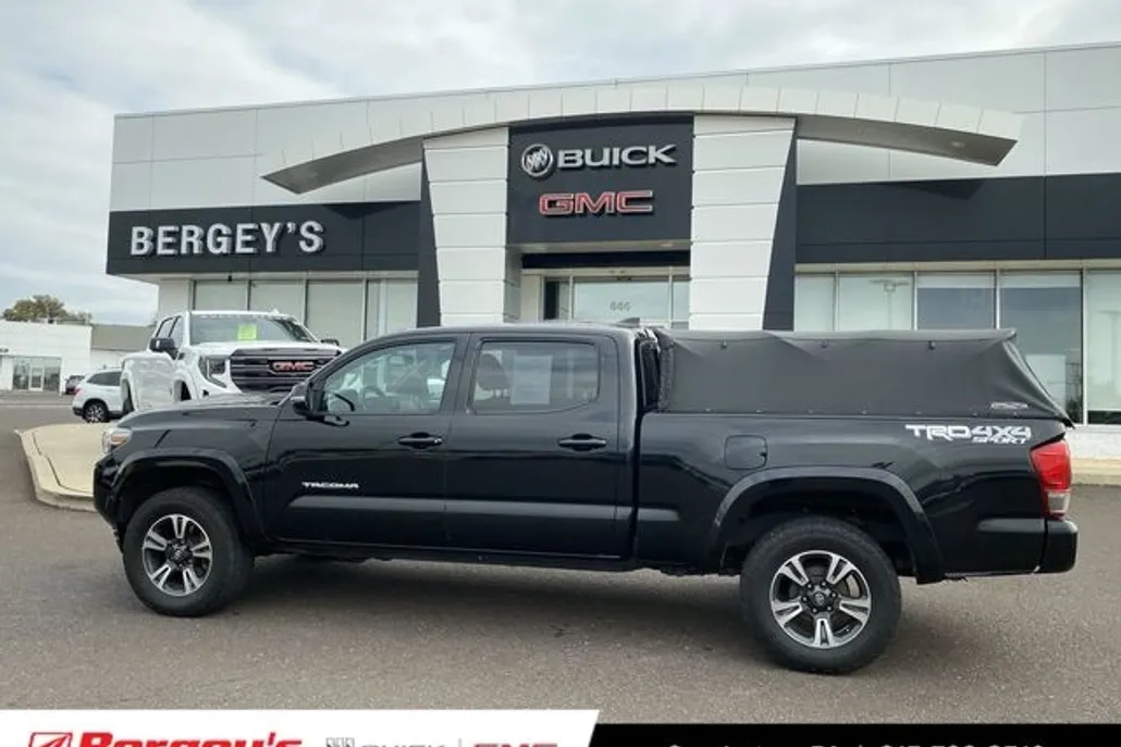 2017 Toyota Tacoma TRD Sport photo 1