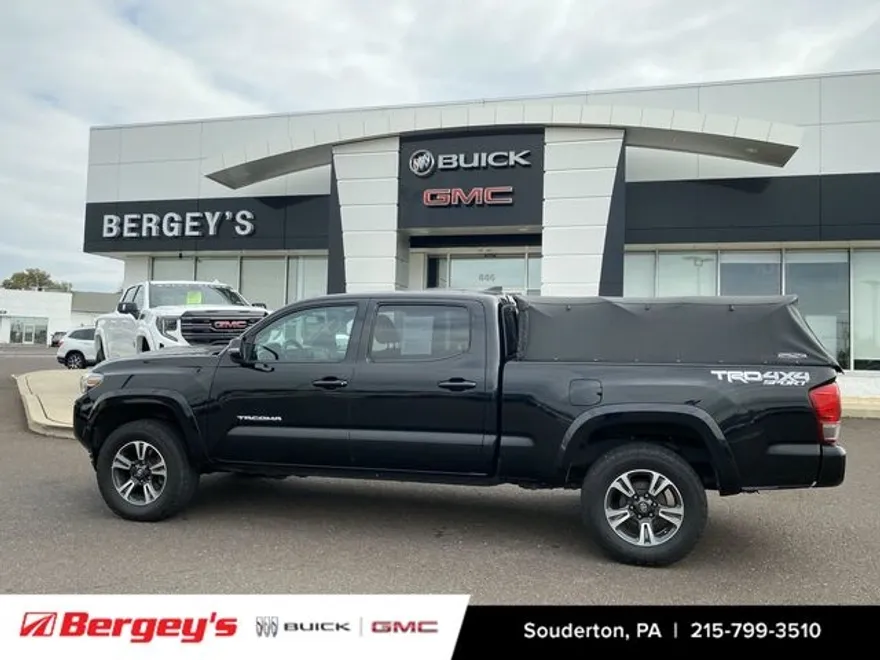 2017 Toyota Tacoma TRD Sport photo 1