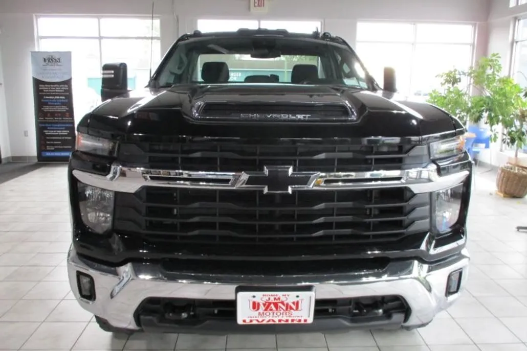 2024 Chevrolet Silverado 2500HD LT photo 1
