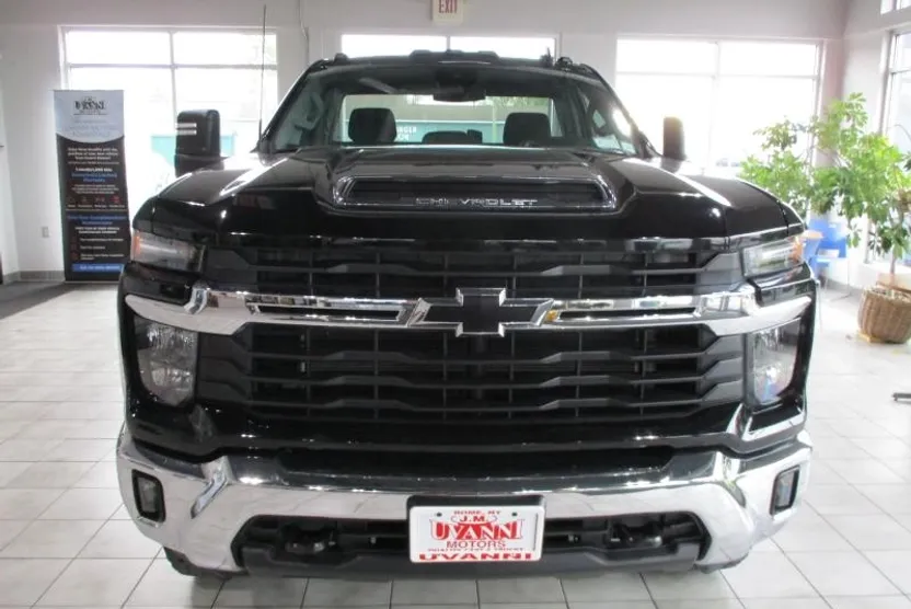 2024 Chevrolet Silverado 2500HD LT photo 1