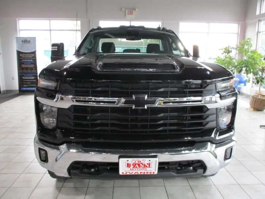 2024 Chevrolet Silverado 2500HD LT photo 1
