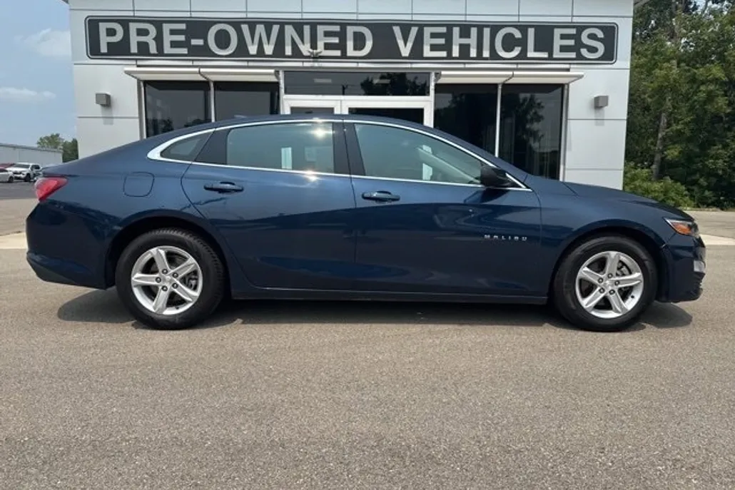 2022 Chevrolet Malibu 1LT photo 1
