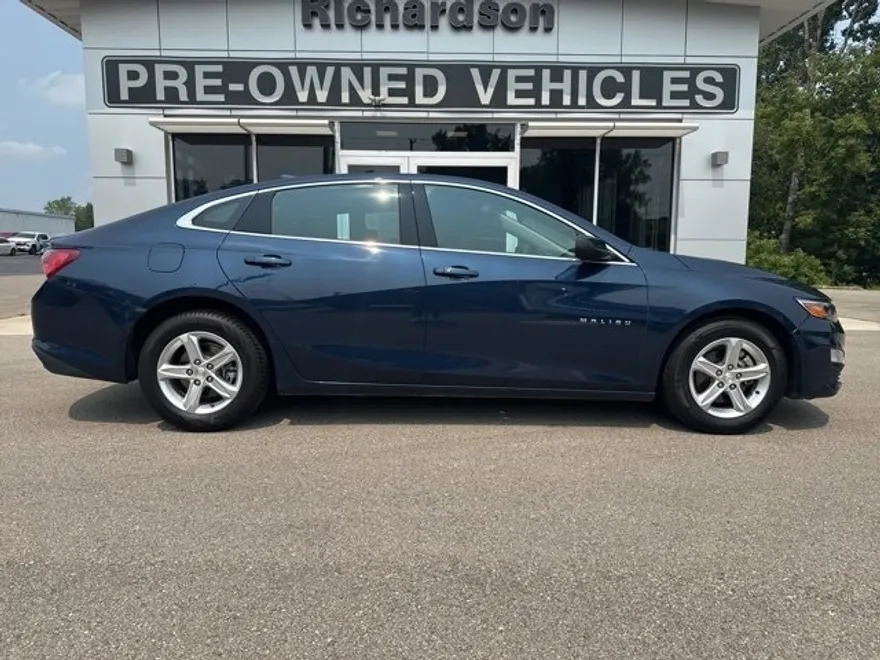 2022 Chevrolet Malibu 1LT photo 1